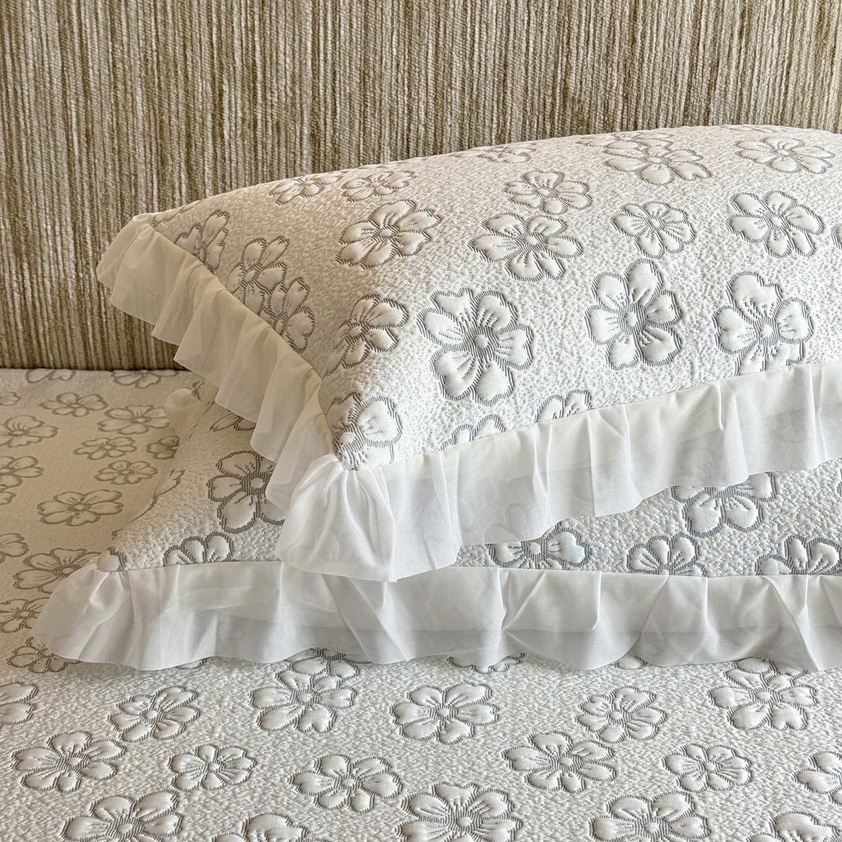 91家纺网 家纺一手货源 找家纺 傲蕾良品 2026新款韩国高分子冰丝软凉席【床裙款】 素笔描花