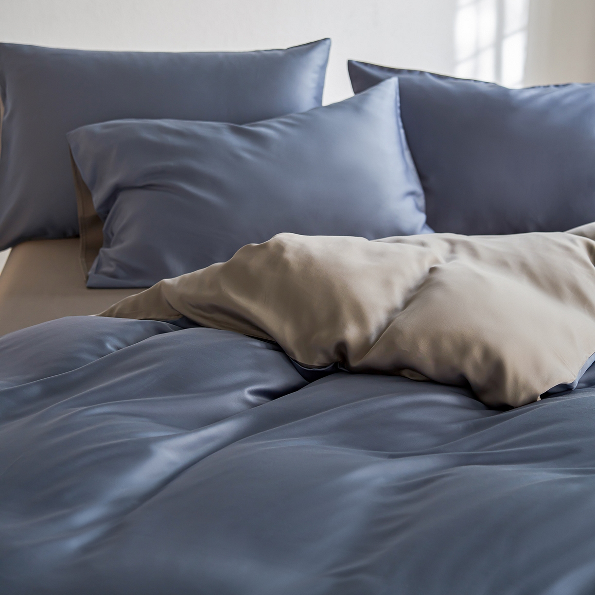 91家纺网 家纺一手货源 找家纺 轩和家居 2026新款60支奥地利兰精天丝四件套 劳伦蓝+伯爵灰