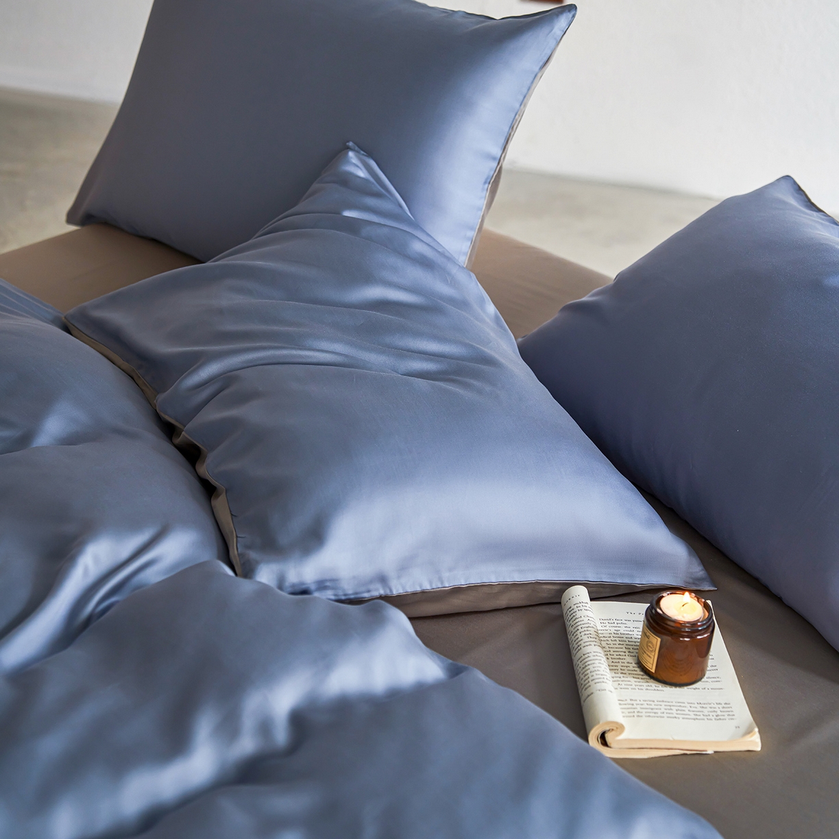 91家纺网 家纺一手货源 找家纺 轩和家居 2026新款60支奥地利兰精天丝四件套 劳伦蓝+伯爵灰