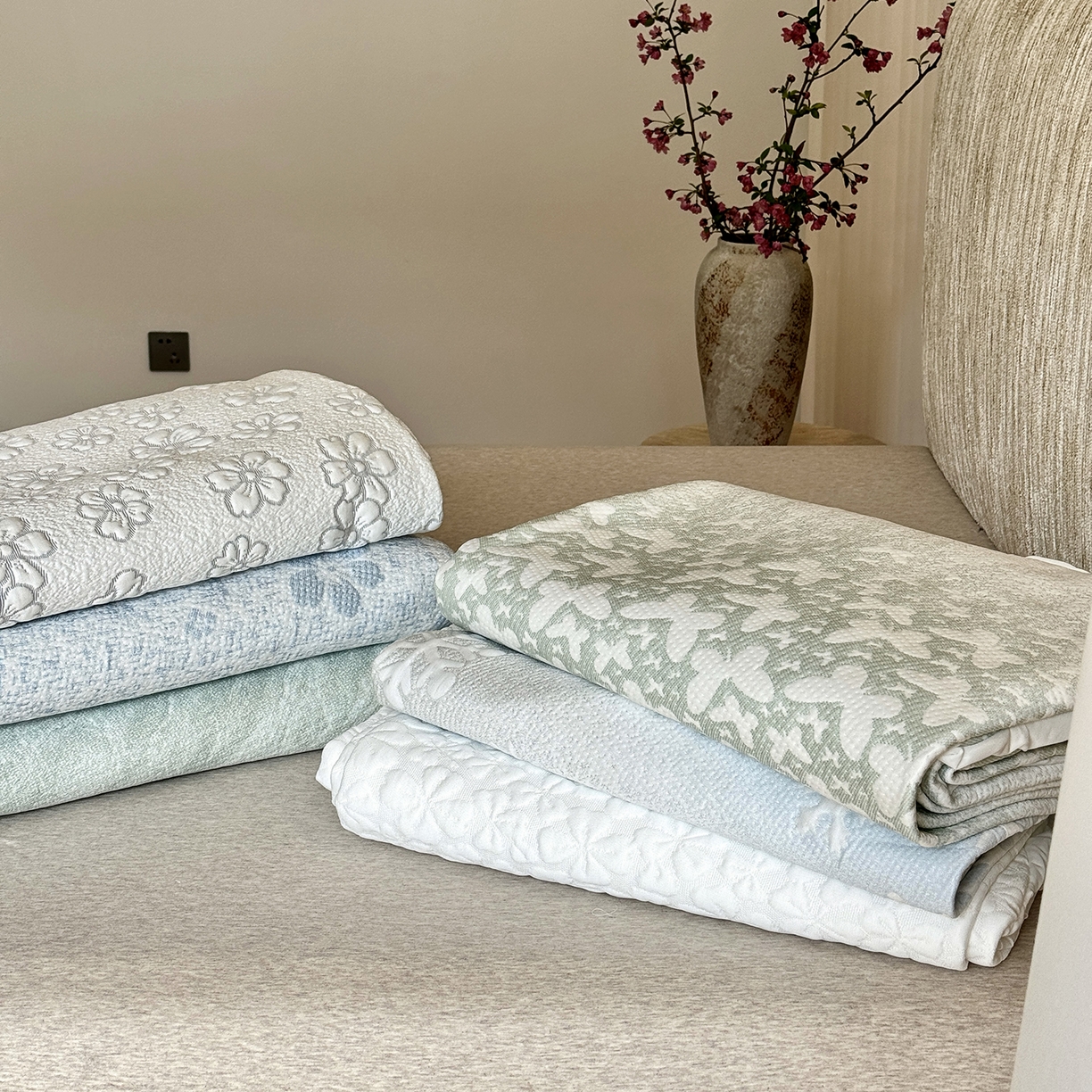 91家纺网 家纺一手货源 找家纺 傲蕾良品 2026新款韩国高分子冰丝软凉席【床裙款】 合集