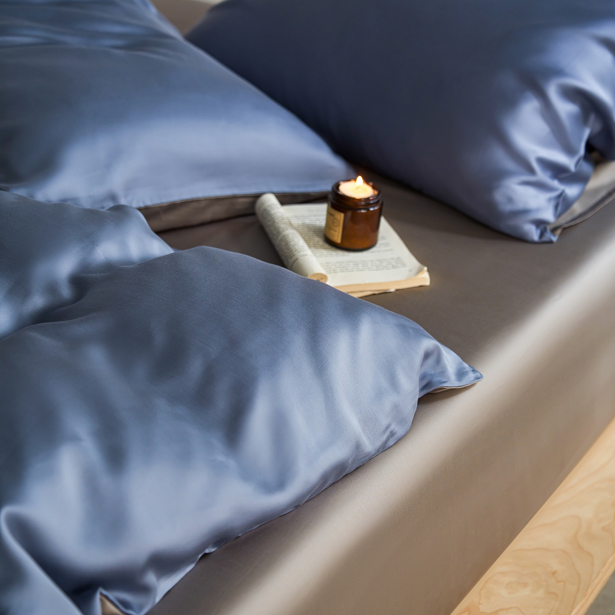 91家纺网 家纺一手货源 找家纺 轩和家居 2026新款60支奥地利兰精天丝四件套 劳伦蓝+伯爵灰