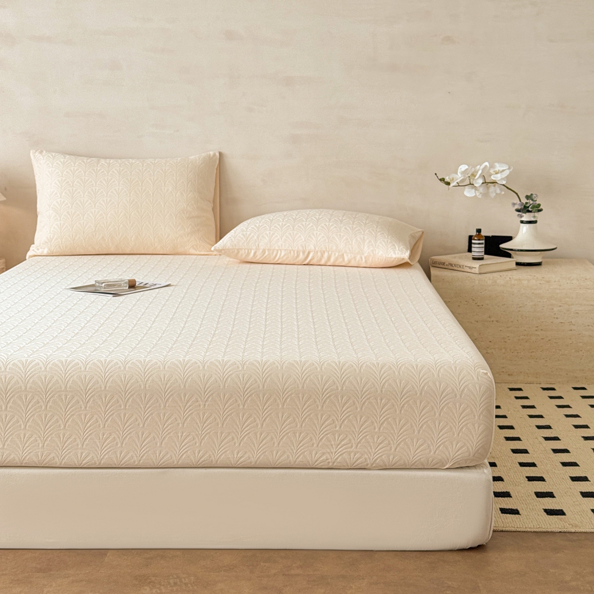 91家纺网 家纺一手货源 找家纺 眠博士 2026新款60S水洗立体提花床笠-场景二 床笠-杏影-奶白