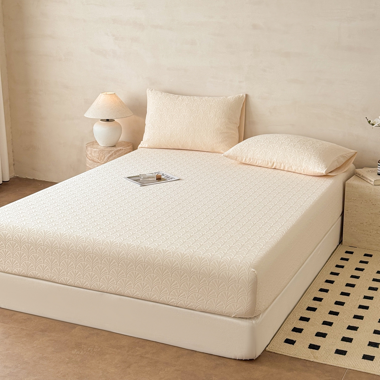 91家纺网 家纺一手货源 找家纺 眠博士 2026新款60S水洗立体提花床笠-场景二 床笠-杏影-奶白