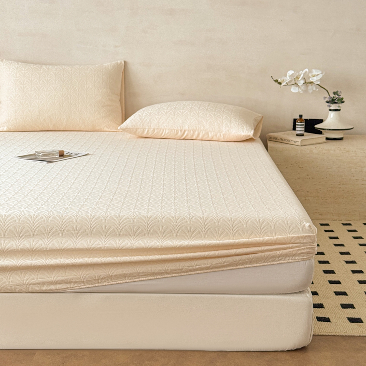 91家纺网 家纺一手货源 找家纺 眠博士 2026新款60S水洗立体提花床笠-场景二 床笠-杏影-奶白