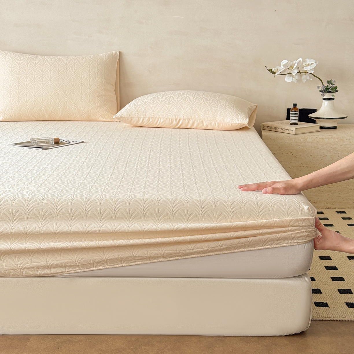 91家纺网 家纺一手货源 找家纺 眠博士 2026新款60S水洗立体提花床笠-场景二 床笠-杏影-奶白