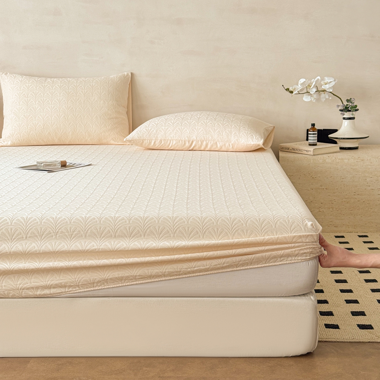 91家纺网 家纺一手货源 找家纺 眠博士 2026新款60S水洗立体提花床笠-场景二 床笠-杏影-奶白