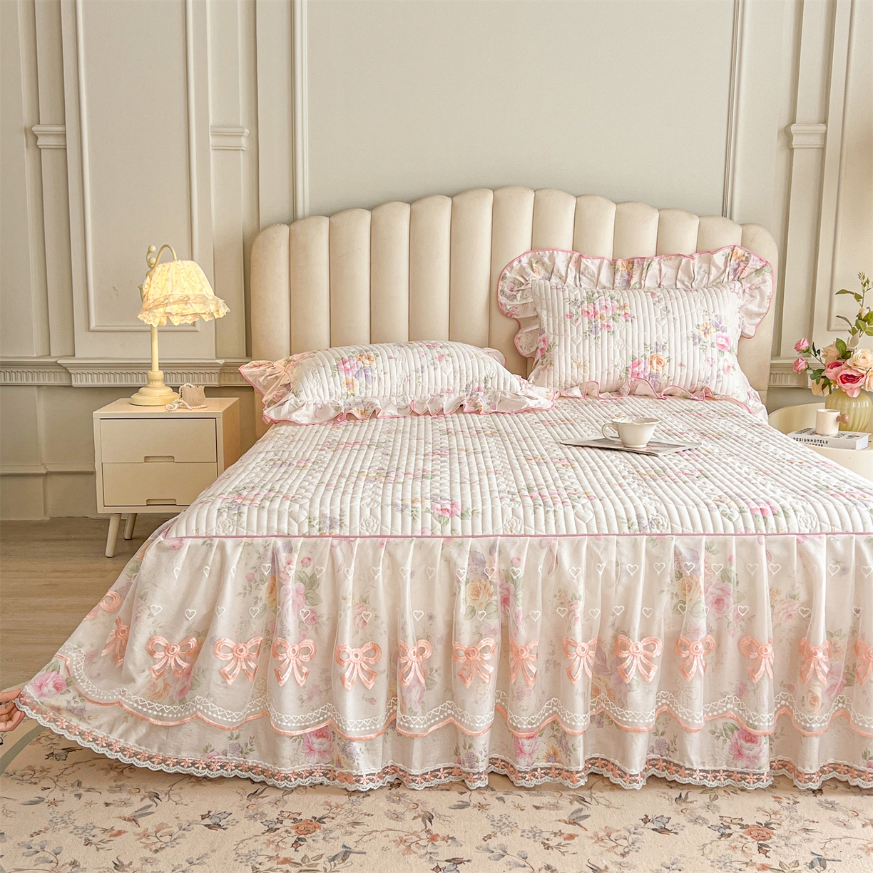 91家纺网 家纺一手货源 找家纺 宜凡家纺 2026新款全棉印花公主风夹棉床裙四件套 玉容昭婉