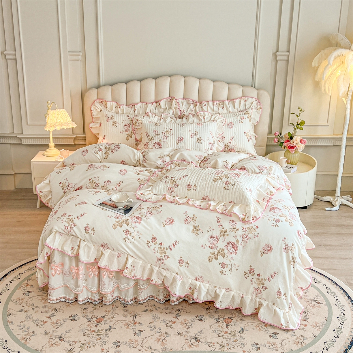 91家纺网 家纺一手货源 找家纺 宜凡家纺 2026新款全棉印花公主风夹棉床裙四件套 水苏栀清