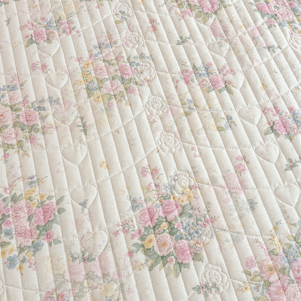 91家纺网 家纺一手货源 找家纺 宜凡家纺 2026新款全棉印花公主风夹棉床裙四件套 镜花映月