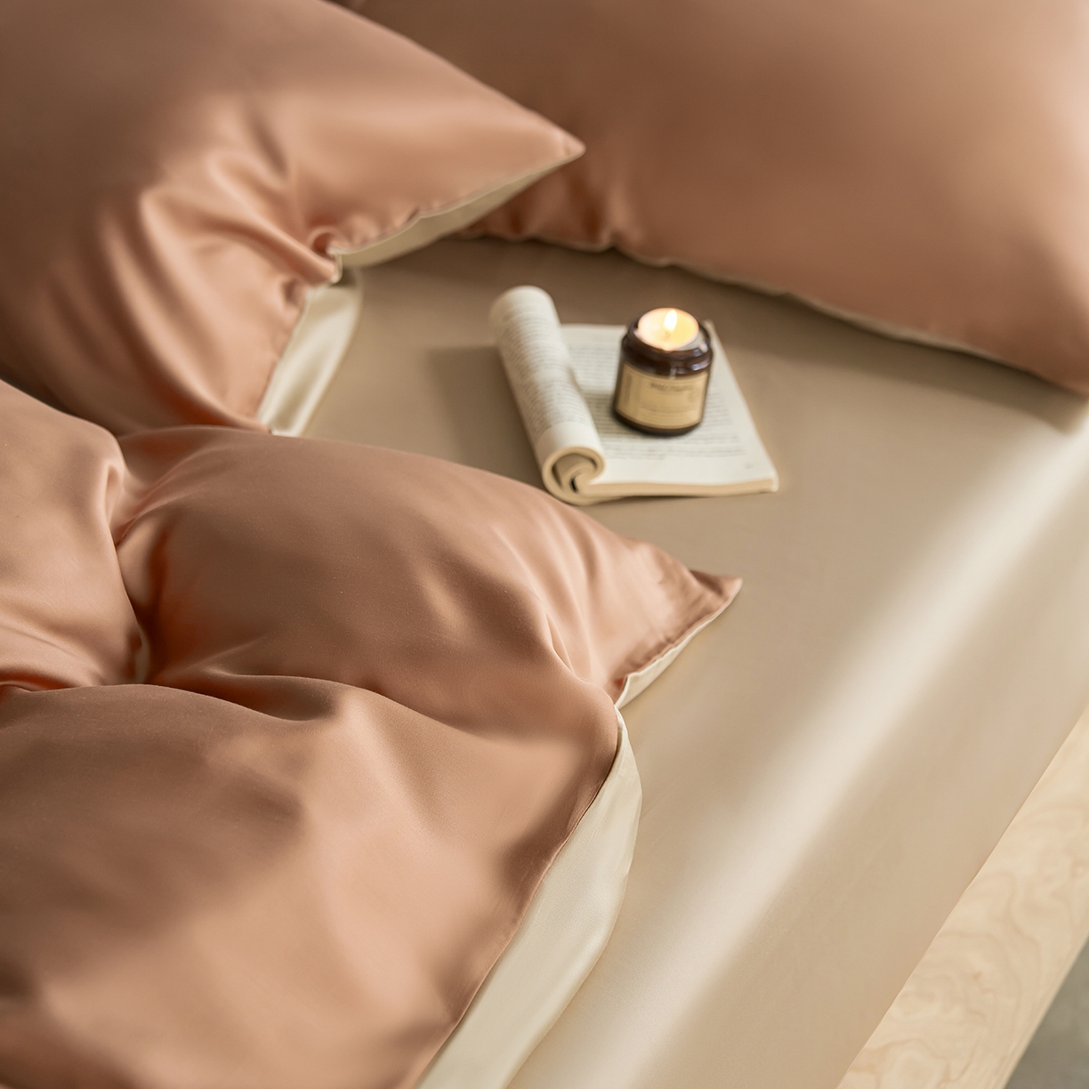 91家纺网 家纺一手货源 找家纺 轩和家居 2026新款60支奥地利兰精天丝四件套 拿铁咖+铂光金