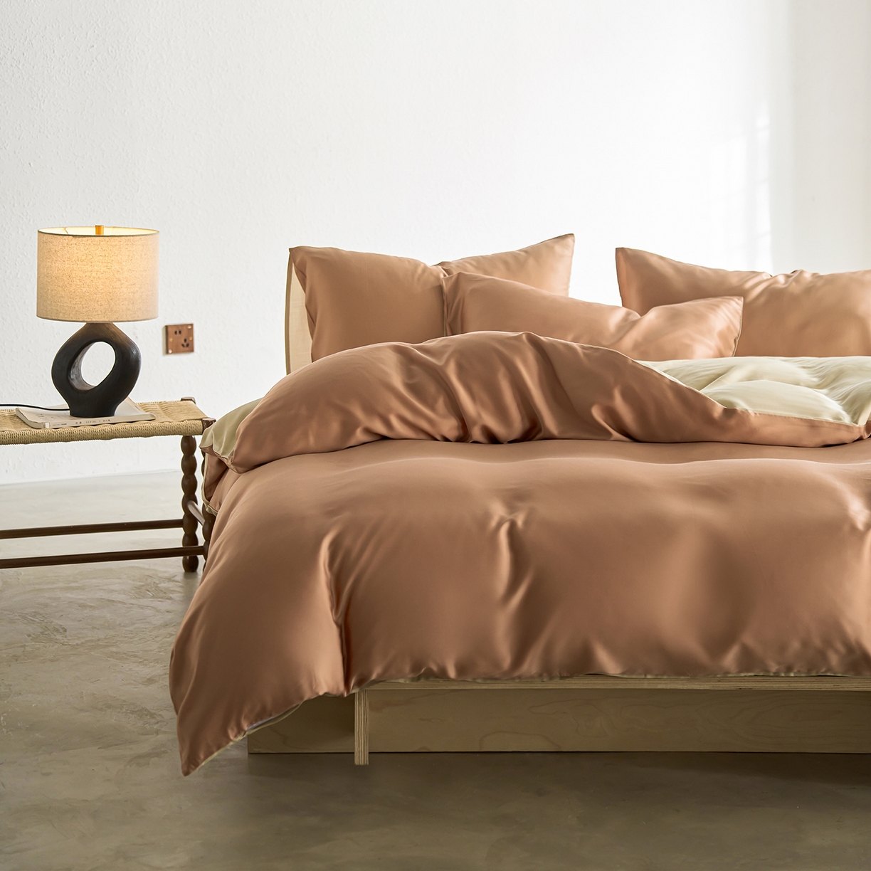 91家纺网 家纺一手货源 找家纺 轩和家居 2026新款60支奥地利兰精天丝四件套 拿铁咖+铂光金