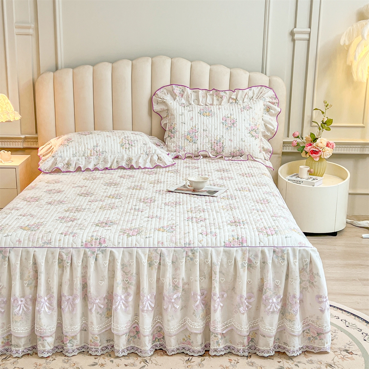 91家纺网 家纺一手货源 找家纺 宜凡家纺 2026新款全棉印花公主风夹棉床裙三件套 镜花映月