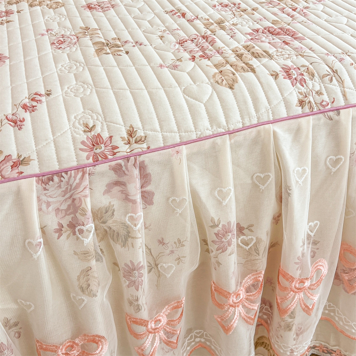 91家纺网 家纺一手货源 找家纺 宜凡家纺 2026新款全棉印花公主风夹棉床裙三件套 水苏栀清