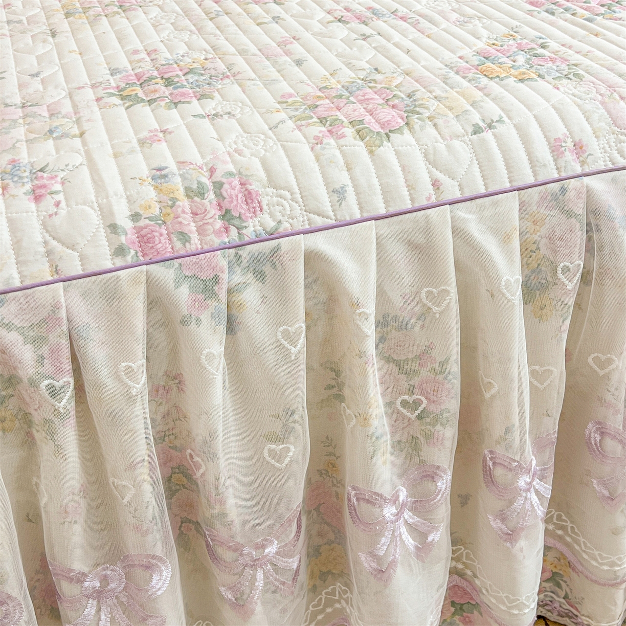 91家纺网 家纺一手货源 找家纺 宜凡家纺 2026新款全棉印花公主风夹棉床裙三件套 镜花映月