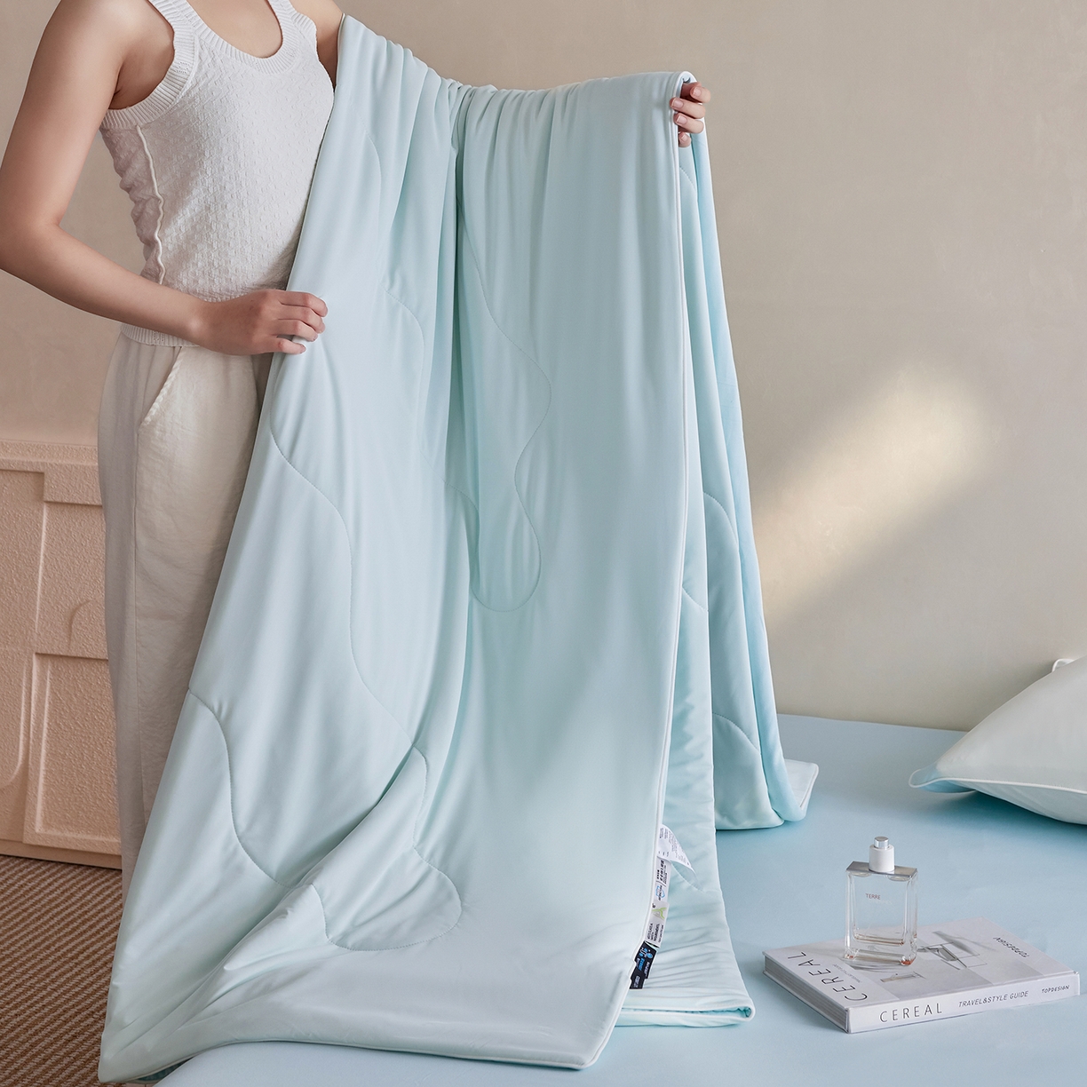 91家纺网 家纺一手货源 找家纺 丽笙被芯 2026新款冷暖深睡控温夏被夏凉被空调被 晨雾蓝