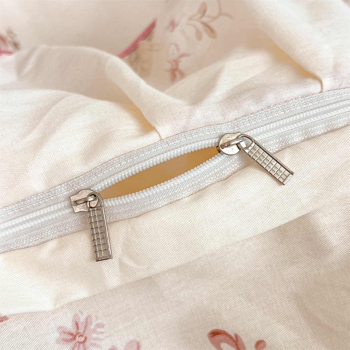 91家纺网 家纺一手货源 找家纺 宜凡家纺 2026新款全棉公主风单层床裙三件套 水苏栀清