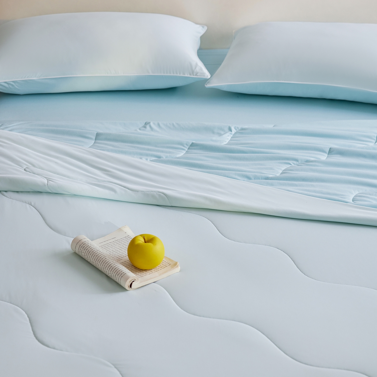 91家纺网 家纺一手货源 找家纺 丽笙被芯 2026新款冷暖深睡控温夏被夏凉被空调被 晨雾蓝