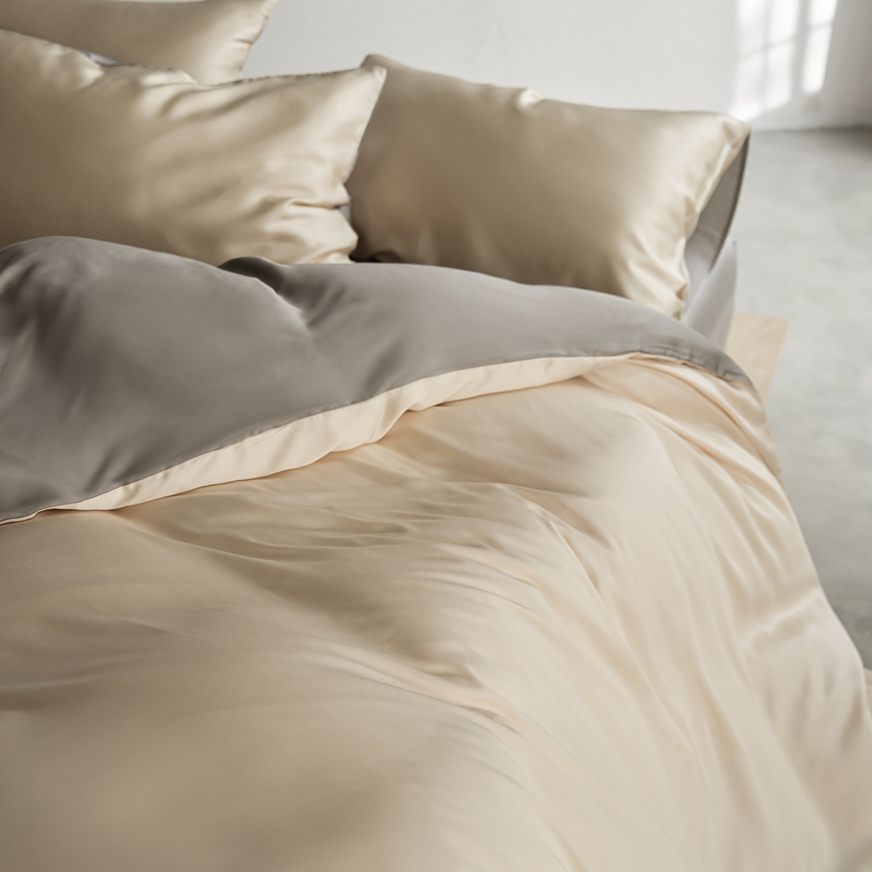 91家纺网 家纺一手货源 找家纺 轩和家居 2026新款60支奥地利兰精天丝四件套 奶酪黄+伯爵灰