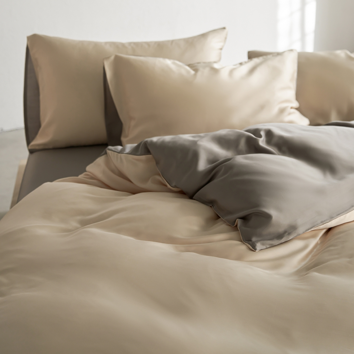 91家纺网 家纺一手货源 找家纺 轩和家居 2026新款60支奥地利兰精天丝四件套 奶酪黄+伯爵灰