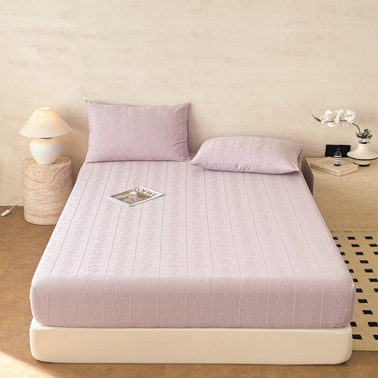 91家纺网 家纺一手货源 找家纺 眠博士 2026新款60S水洗立体提花床笠-场景二 床笠-花间梦-紫