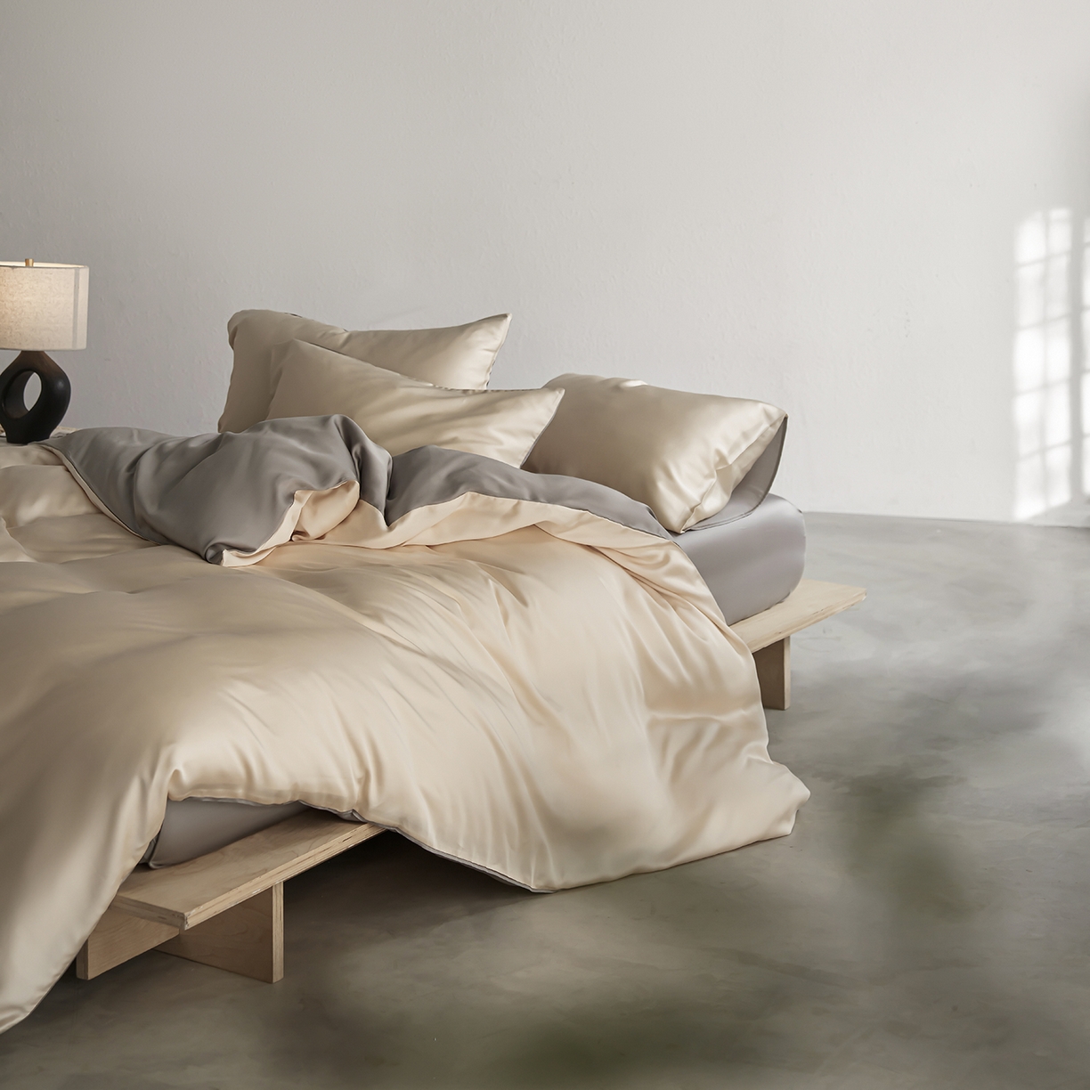 91家纺网 家纺一手货源 找家纺 轩和家居 2026新款60支奥地利兰精天丝四件套 奶酪黄+伯爵灰