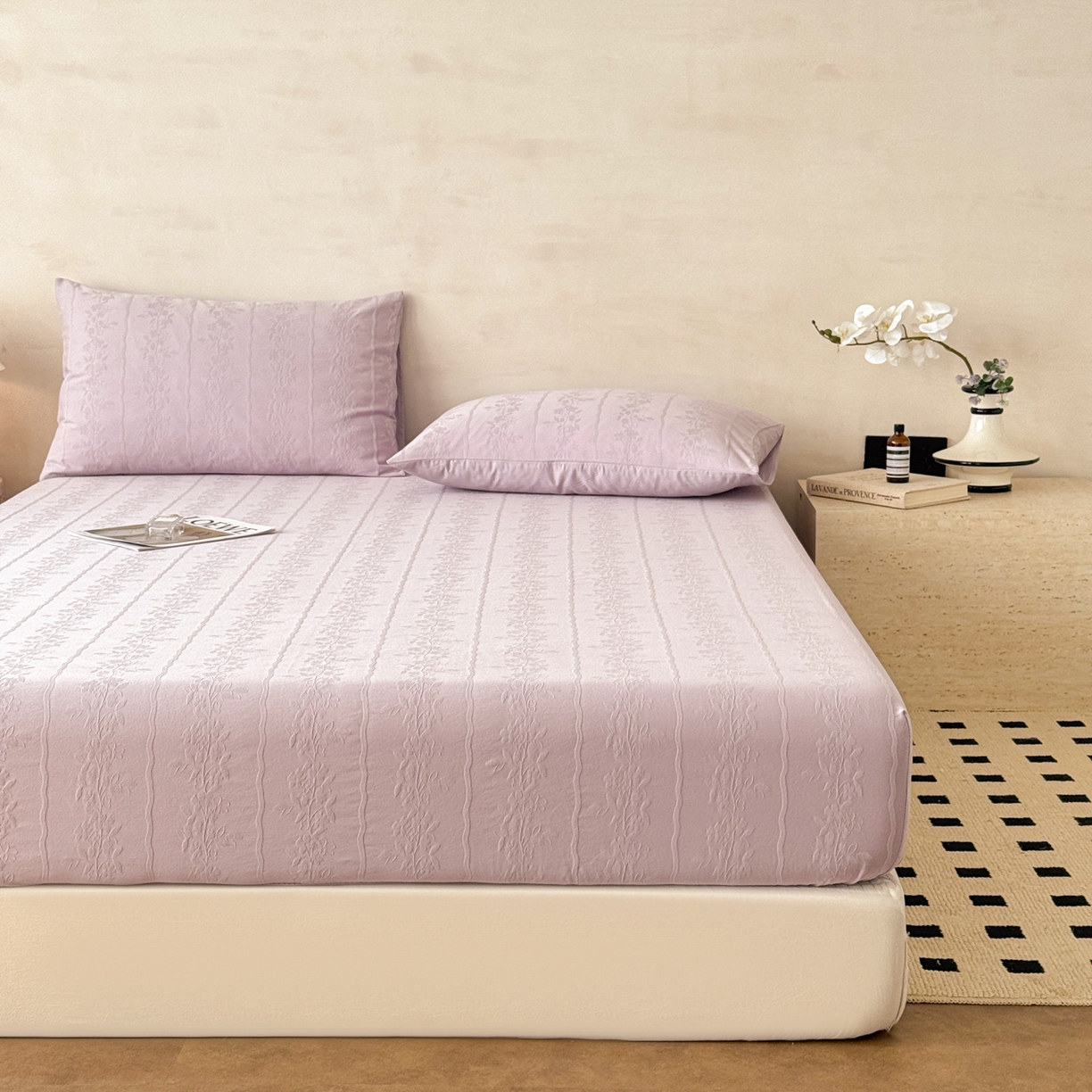 91家纺网 家纺一手货源 找家纺 眠博士 2026新款60S水洗立体提花床笠-场景二 床笠-花间梦-紫