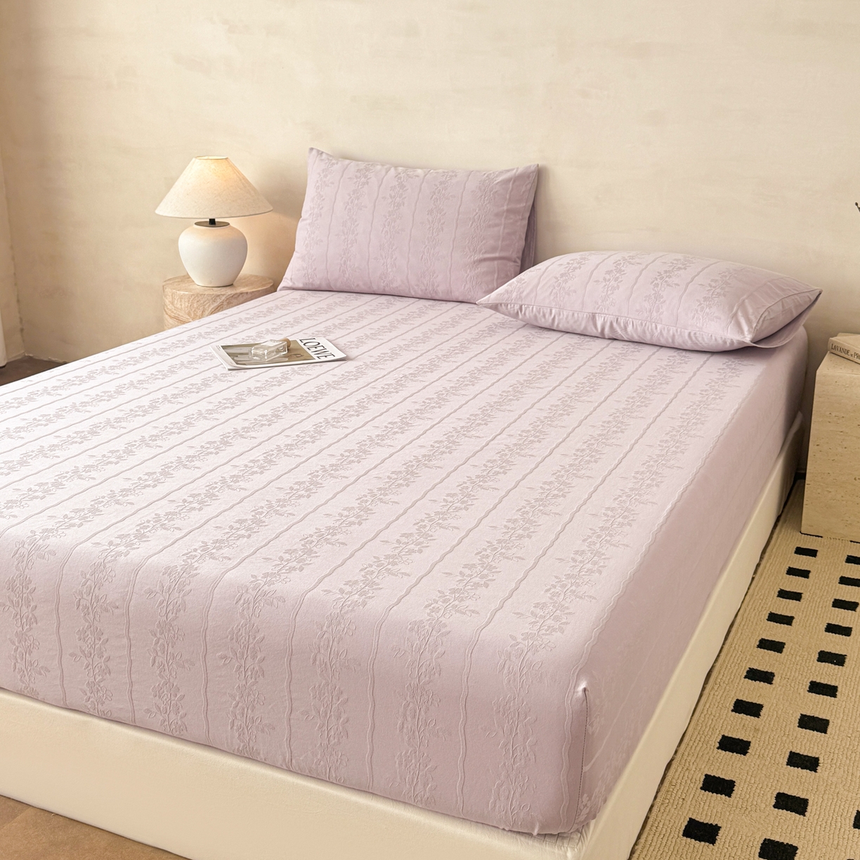 91家纺网 家纺一手货源 找家纺 眠博士 2026新款60S水洗立体提花床笠-场景二 床笠-花间梦-紫