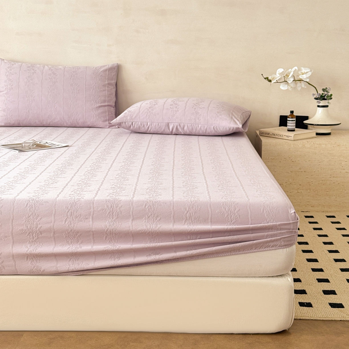 91家纺网 家纺一手货源 找家纺 眠博士 2026新款60S水洗立体提花床笠-场景二 床笠-花间梦-紫