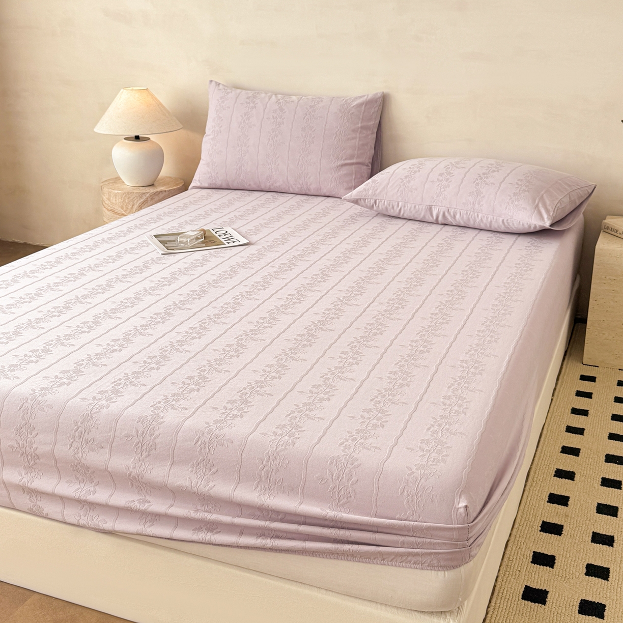 91家纺网 家纺一手货源 找家纺 眠博士 2026新款60S水洗立体提花床笠-场景二 床笠-花间梦-紫