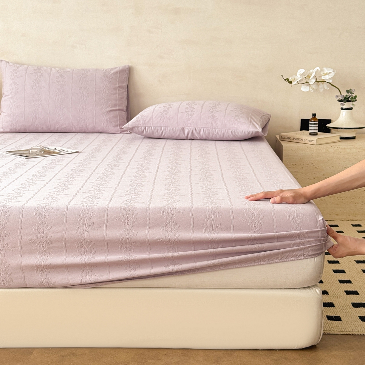 91家纺网 家纺一手货源 找家纺 眠博士 2026新款60S水洗立体提花床笠-场景二 床笠-花间梦-紫