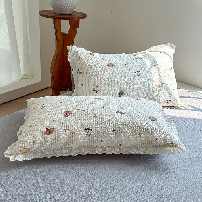 91家纺网 家纺一手货源 找家纺 竹合家纺 2026新品泡芙纱夏被四件套全棉镂空花边泡泡皱皱纱夏凉被 小狗派对