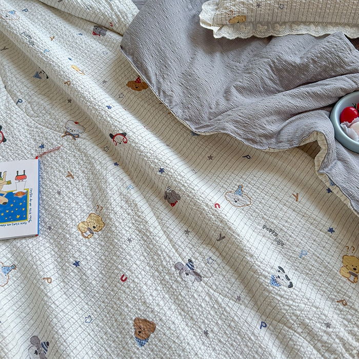 91家纺网 家纺一手货源 找家纺 竹合家纺 2026新品泡芙纱夏被四件套全棉镂空花边泡泡皱皱纱夏凉被 小狗派对