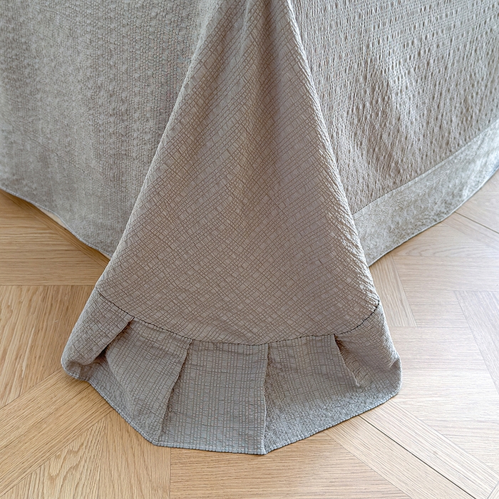 91家纺网 家纺一手货源 找家纺 竹合家纺 2026新品泡芙纱夏被四件套全棉镂空花边泡泡皱皱纱夏凉被 小狗派对