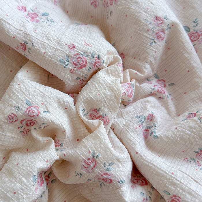 91家纺网 家纺一手货源 找家纺 竹合家纺 2026新品泡芙纱夏被四件套全棉镂空花边泡泡皱皱纱夏凉被 粉黛