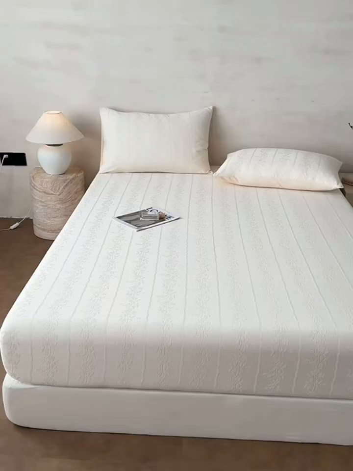 91家纺网 家纺一手货源 找家纺 眠博士 2026新款60S水洗立体提花床笠-场景二 床笠-花间梦-奶白