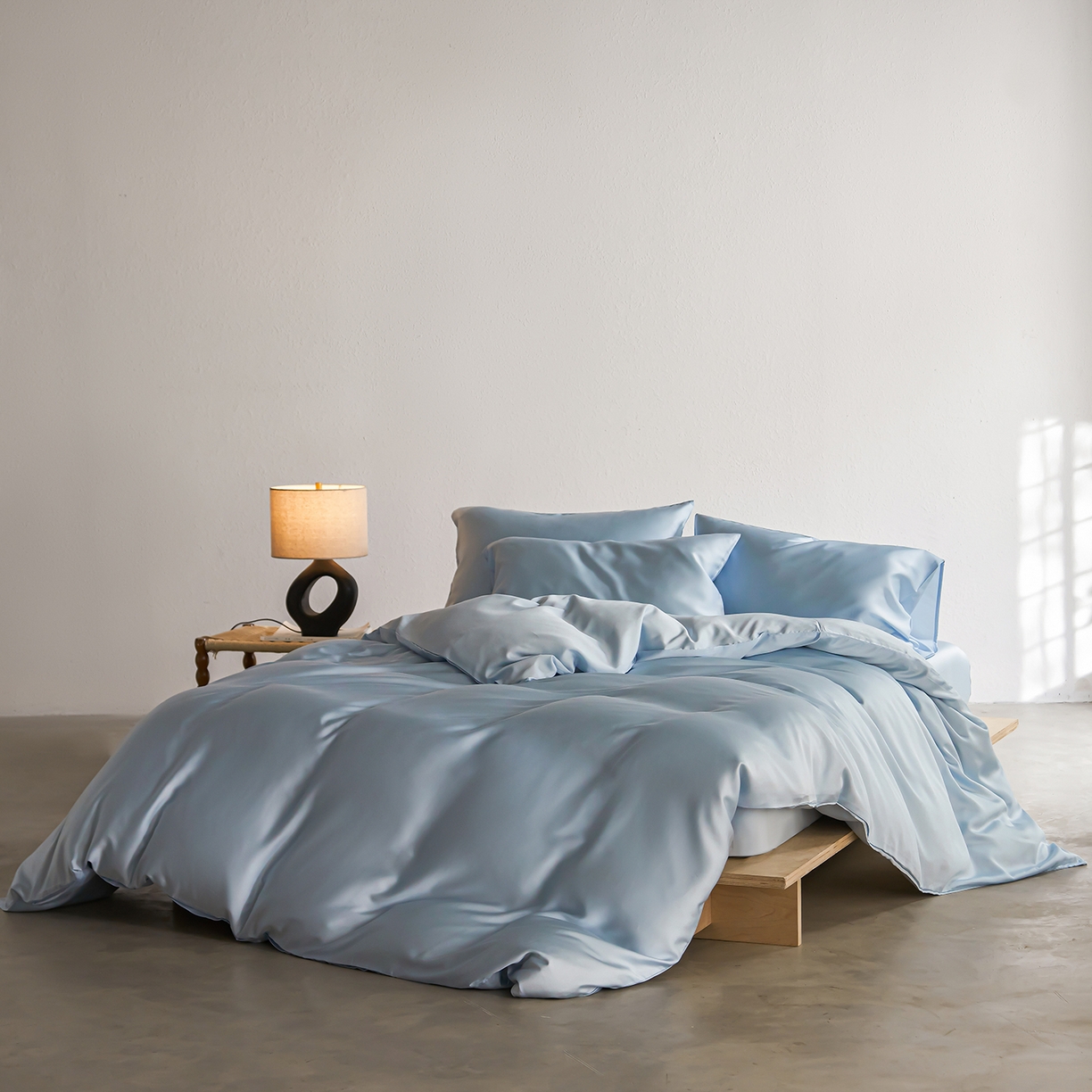 91家纺网 家纺一手货源 找家纺 轩和家居 2026新款60支奥地利兰精天丝四件套 夏日蓝