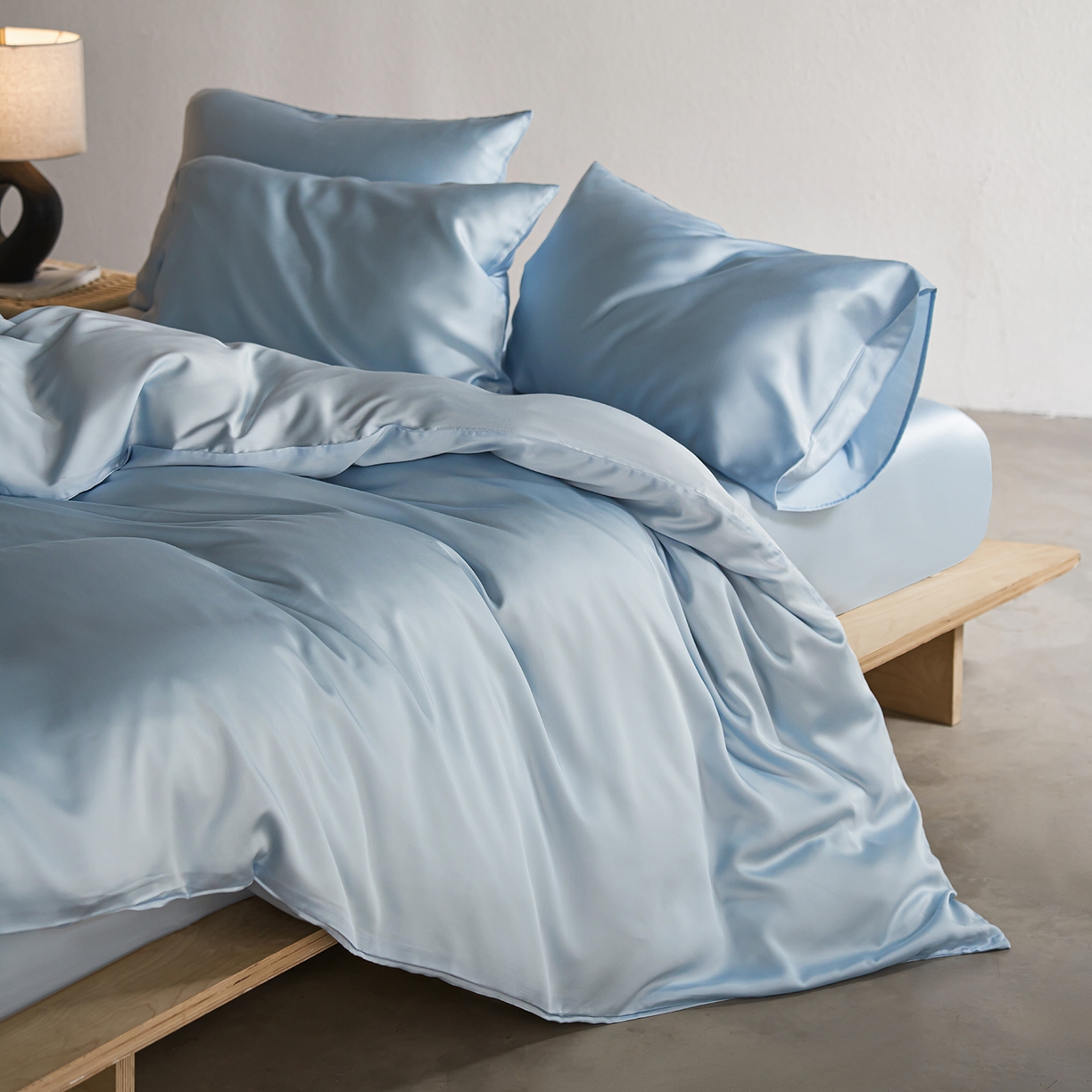 91家纺网 家纺一手货源 找家纺 轩和家居 2026新款60支奥地利兰精天丝四件套 夏日蓝