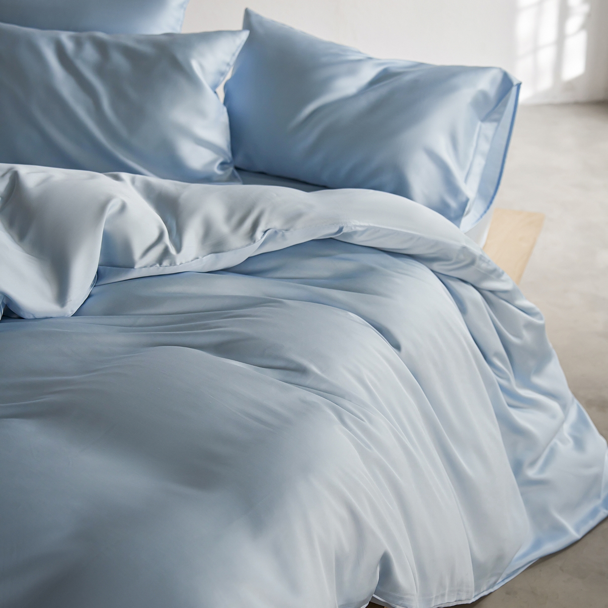 91家纺网 家纺一手货源 找家纺 轩和家居 2026新款60支奥地利兰精天丝四件套 夏日蓝