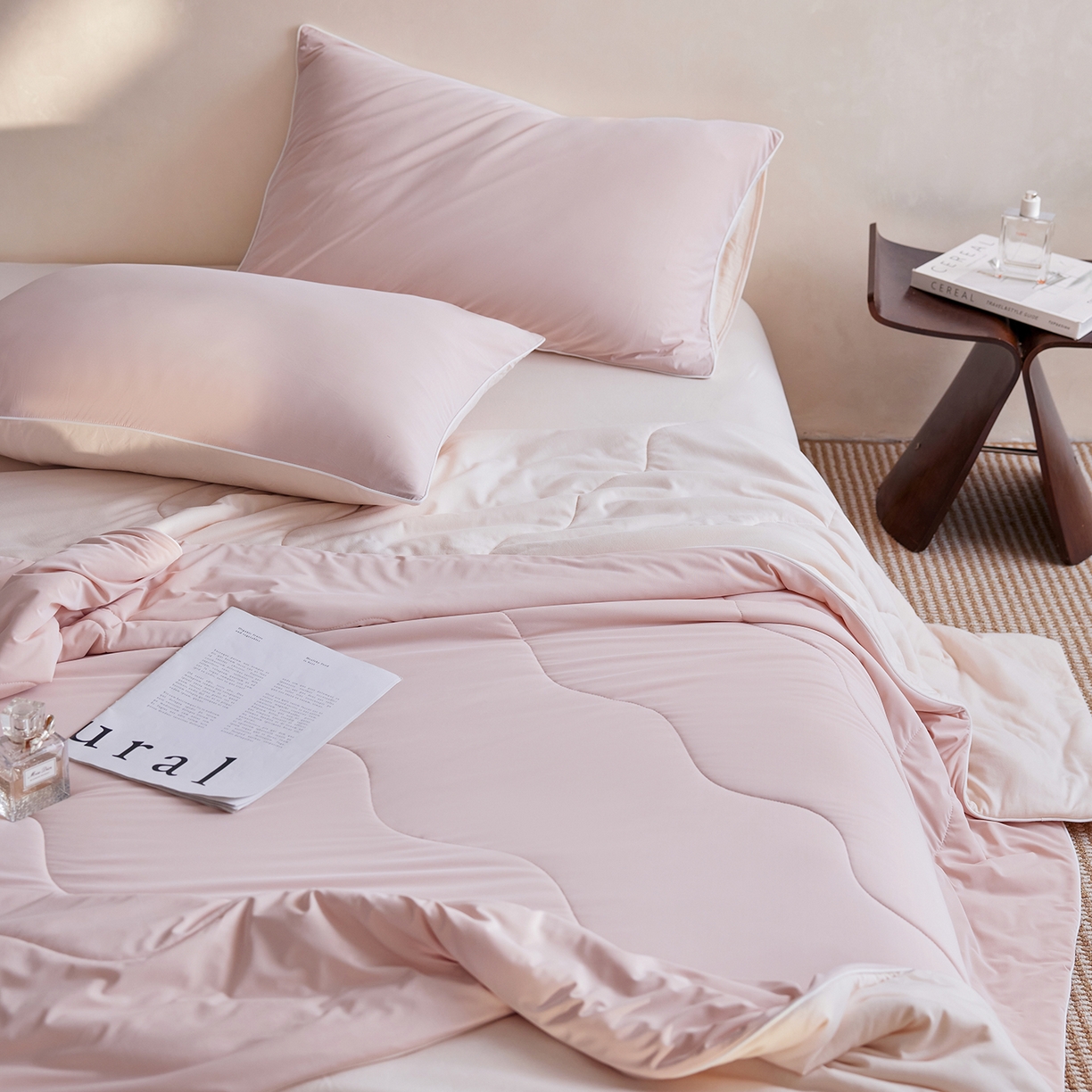 91家纺网 家纺一手货源 找家纺 丽笙被芯 2026新款冷暖深睡控温夏被夏凉被空调被 橘雾粉