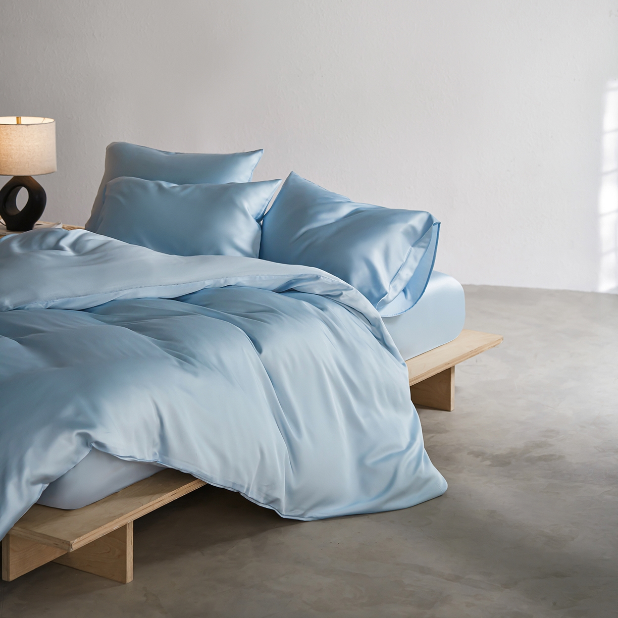 91家纺网 家纺一手货源 找家纺 轩和家居 2026新款60支奥地利兰精天丝四件套 夏日蓝