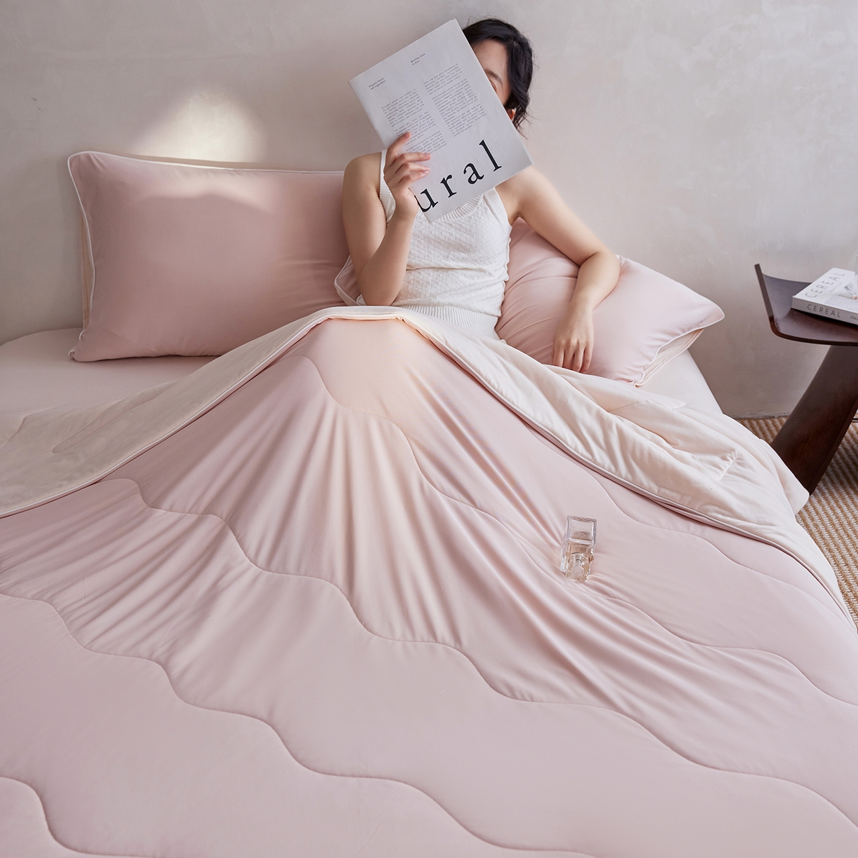 91家纺网 家纺一手货源 找家纺 丽笙被芯 2026新款冷暖深睡控温夏被夏凉被空调被 橘雾粉