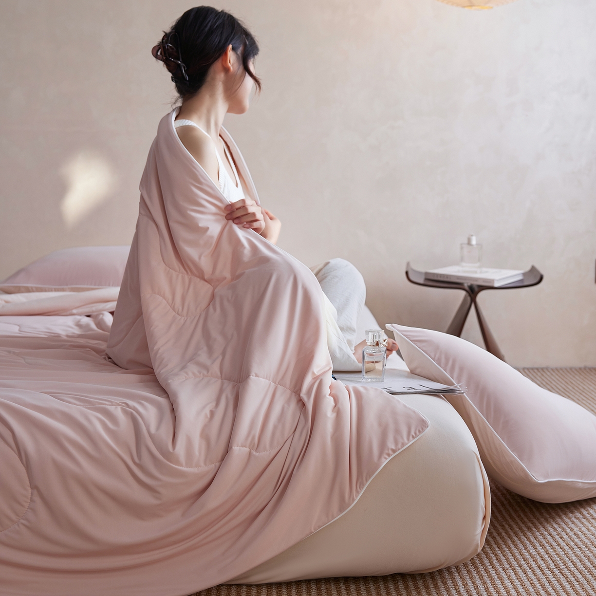 91家纺网 家纺一手货源 找家纺 丽笙被芯 2026新款冷暖深睡控温夏被夏凉被空调被 橘雾粉