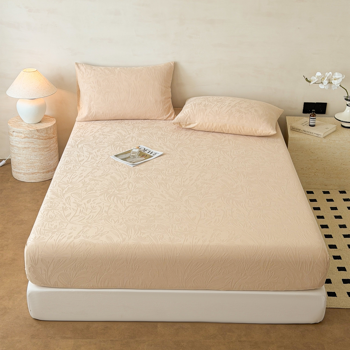 91家纺网 家纺一手货源 找家纺 眠博士 2026新款60S水洗立体提花床笠-场景二 床笠-绵语-卡其