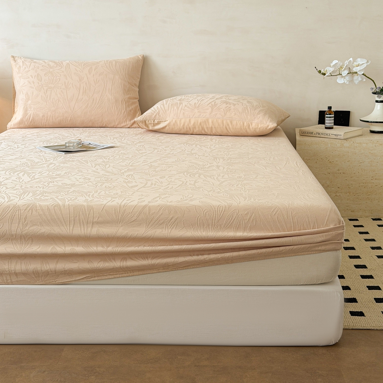 91家纺网 家纺一手货源 找家纺 眠博士 2026新款60S水洗立体提花床笠-场景二 床笠-绵语-卡其