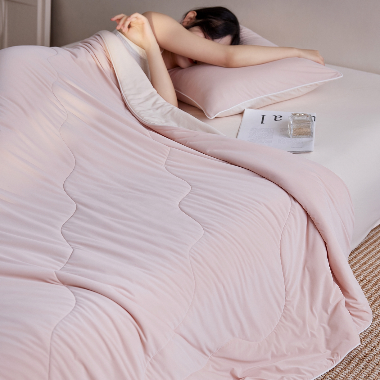 91家纺网 家纺一手货源 找家纺 丽笙被芯 2026新款冷暖深睡控温夏被夏凉被空调被 橘雾粉