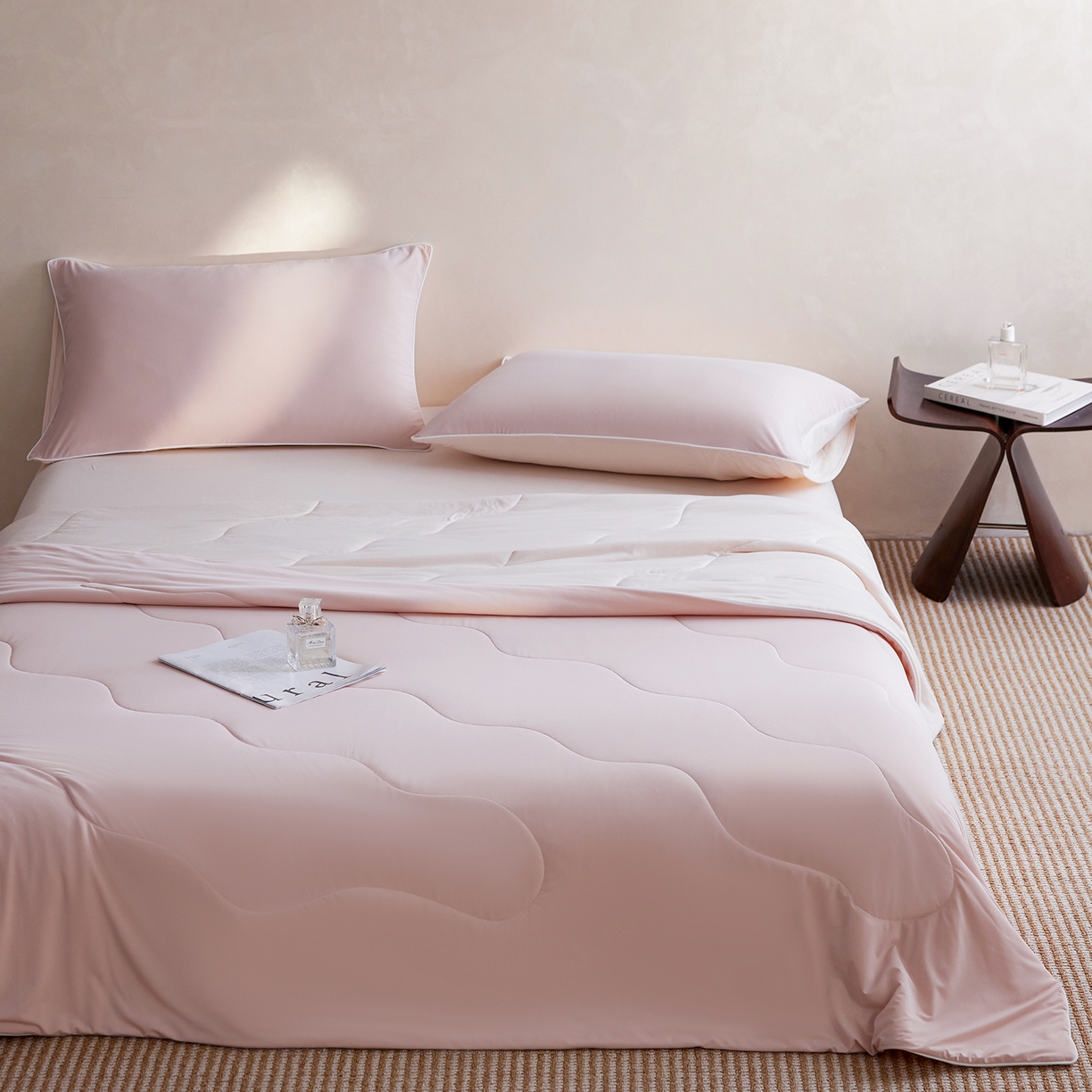 91家纺网 家纺一手货源 找家纺 丽笙被芯 2026新款冷暖深睡控温夏被夏凉被空调被 橘雾粉