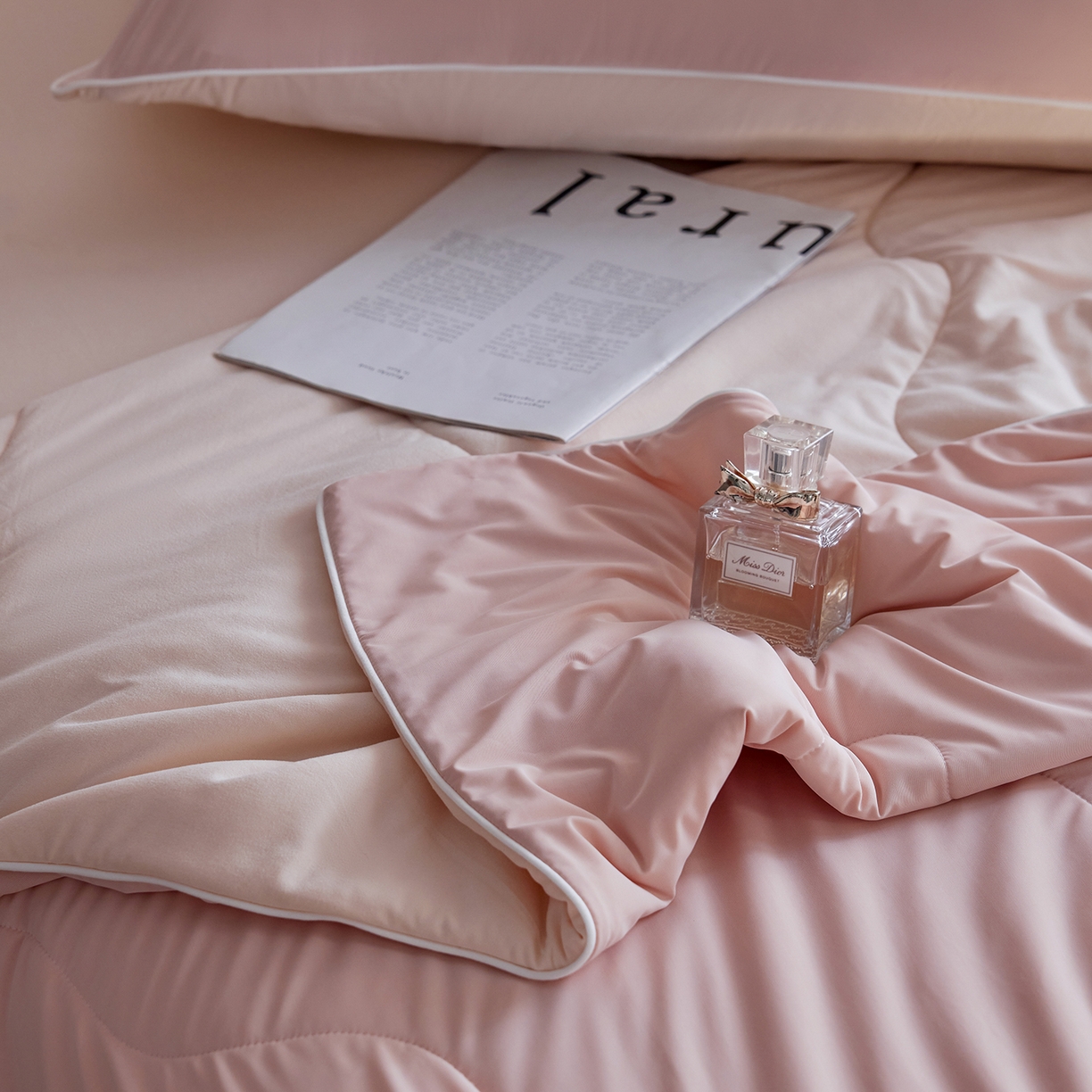 91家纺网 家纺一手货源 找家纺 丽笙被芯 2026新款冷暖深睡控温夏被夏凉被空调被 橘雾粉