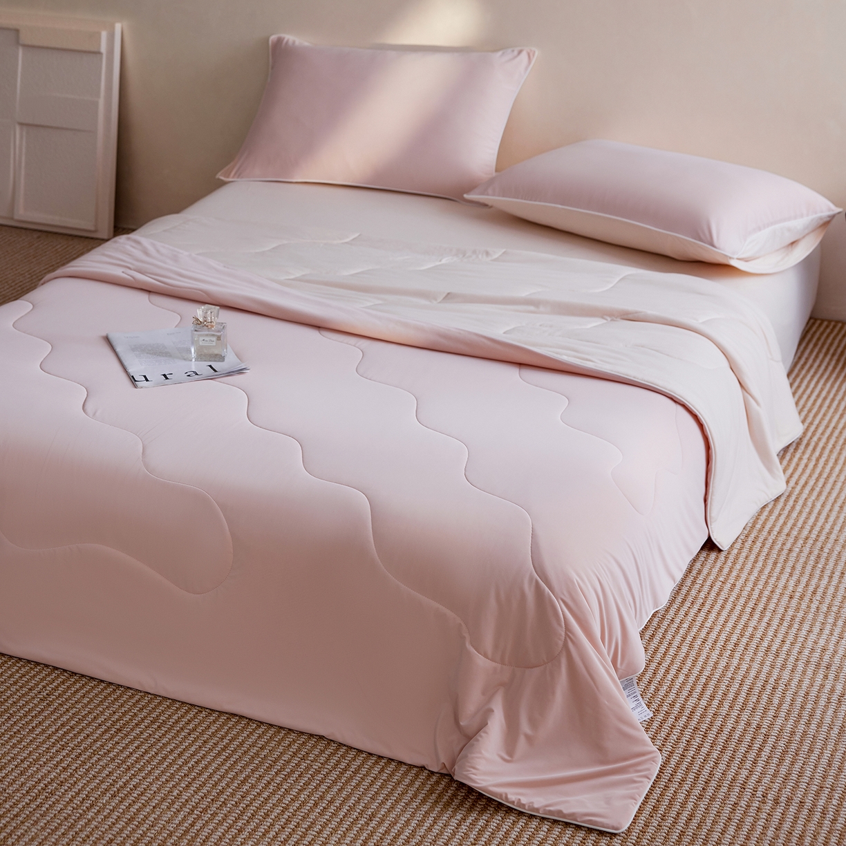 91家纺网 家纺一手货源 找家纺 丽笙被芯 2026新款冷暖深睡控温夏被夏凉被空调被 橘雾粉