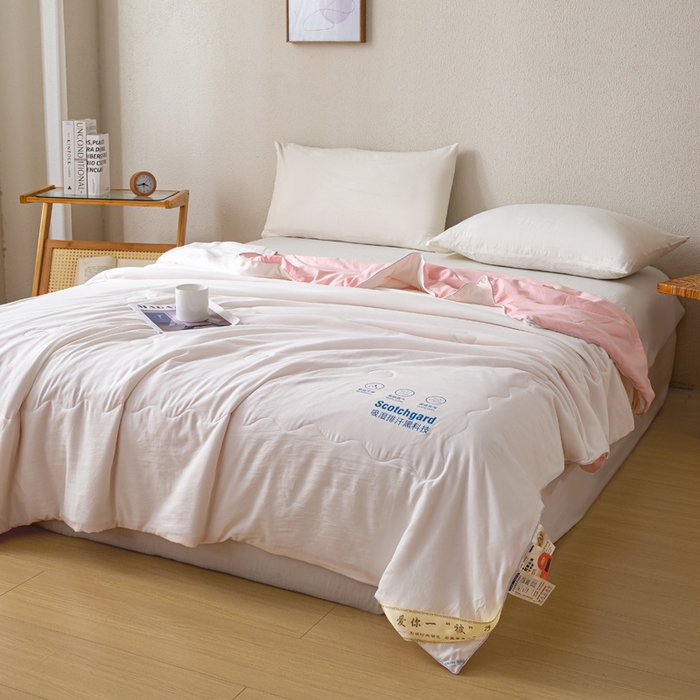 91家纺网 家纺一手货源 找家纺 红日子纺织品 2026新款A类水洗棉冰淇淋夏被空调被 浅粉白