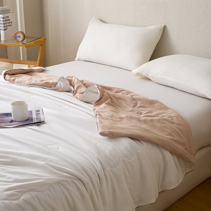 91家纺网 家纺一手货源 找家纺 红日子纺织品 2026新款A类水洗棉冰淇淋夏被空调被 卡其白